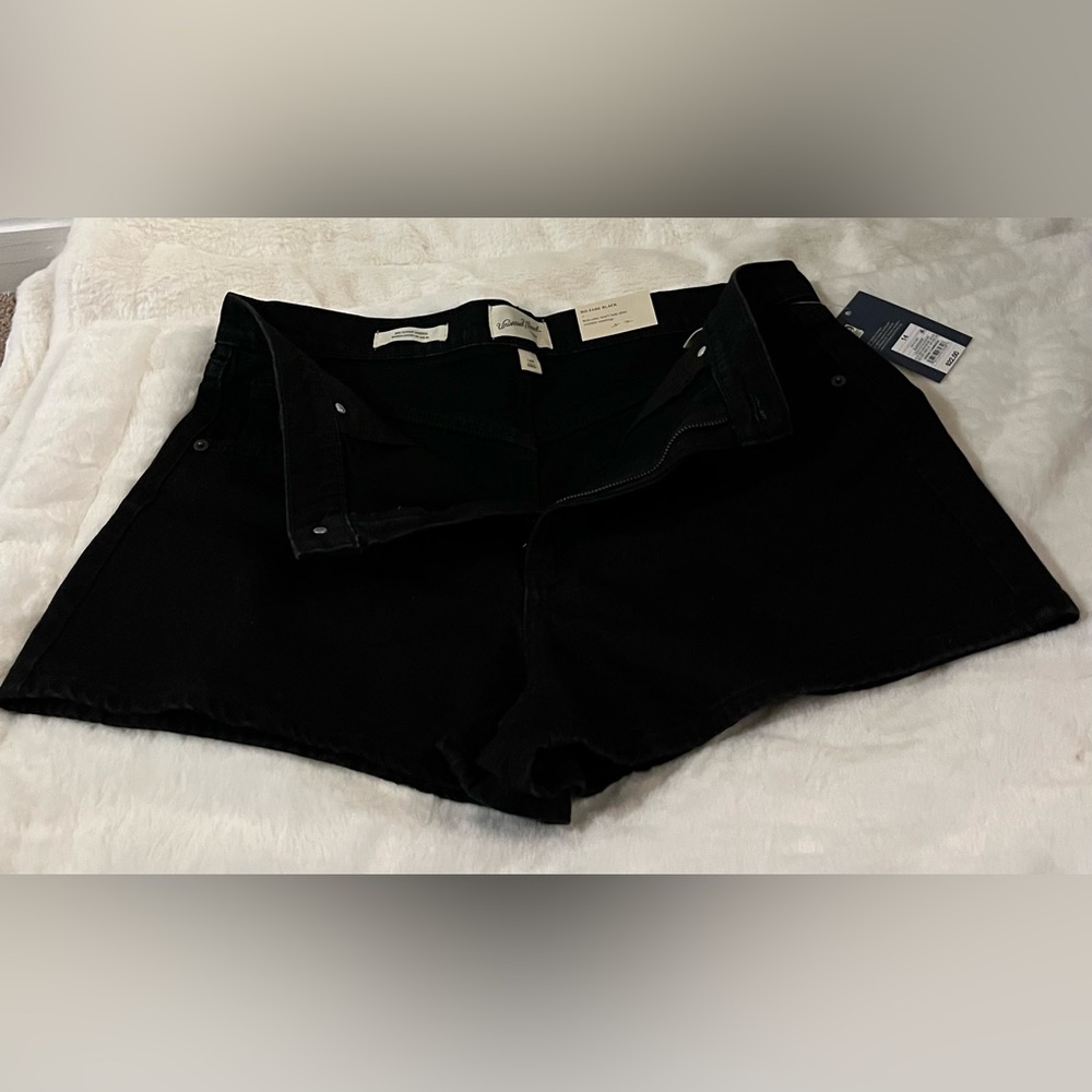 NWT size 14 Universal Thread black high rise 90s style black jean shorts, NWT